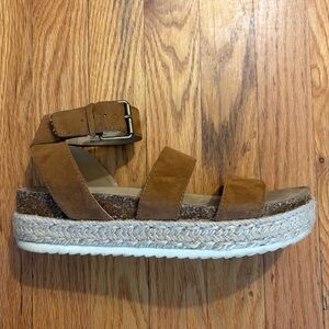 Universal Thread Brown Platform Sandals
